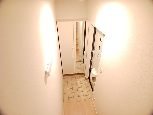 プチメゾン松和花壇の玄関