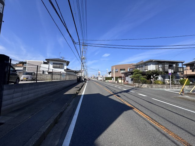 松戸市六実１丁目新築戸建【六実第二小学校：7分】の前面道路含む現地写真|北側前面道路