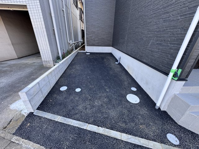 松戸市六実１丁目新築戸建【六実第二小学校：7分】の駐車場|駐車スペース完備