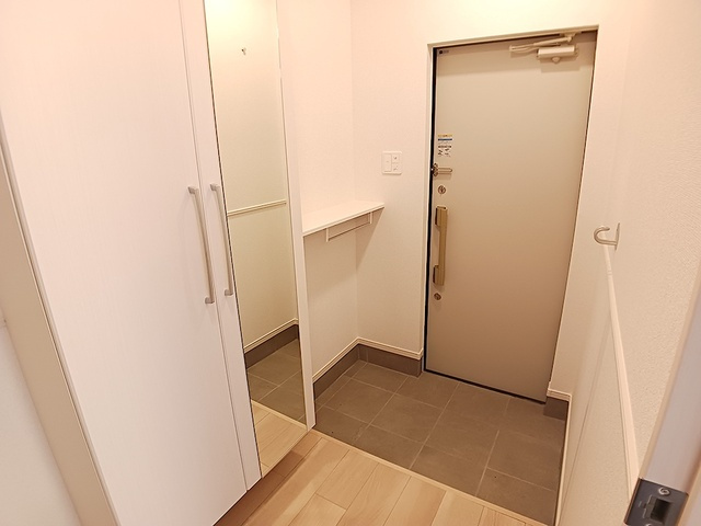 ヒルズ津屋崎Ⅰの玄関