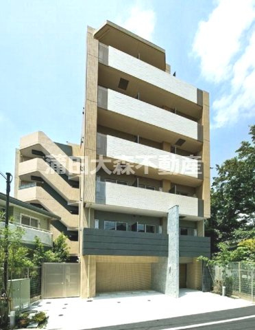 レファシア大森の外観|2012年5月築　RC鉄筋コンクリート造地上6階建て1K～1LDK総戸数42戸
東京都大田区大森北3丁目　JR京浜東北線大森駅徒歩12分、京急本線急行停車駅平和島駅徒歩8分公園真横！敷地内にカーシェア