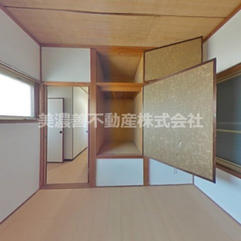 ６７５２７　養老郡養老町船附中古戸建ての洋室