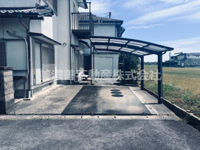 ６７５２７　養老郡養老町船附中古戸建ての駐車場