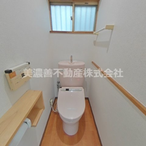 ６７５２７　養老郡養老町船附中古戸建てのトイレ