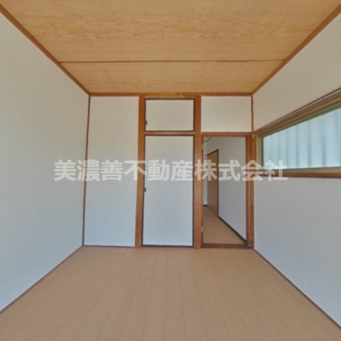 ６７５２７　養老郡養老町船附中古戸建ての洋室