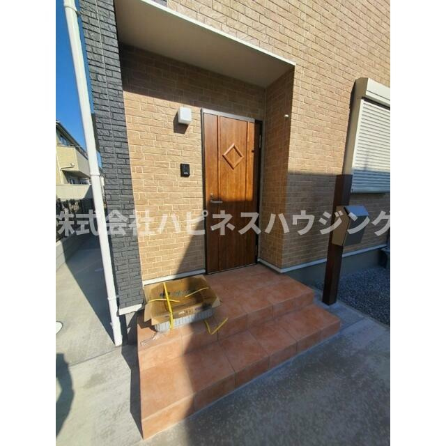 グランソフィア柏市南逆井１丁目　Ａ(グランソフィアカシワシミナミサカサイイッチョウメエー)の玄関