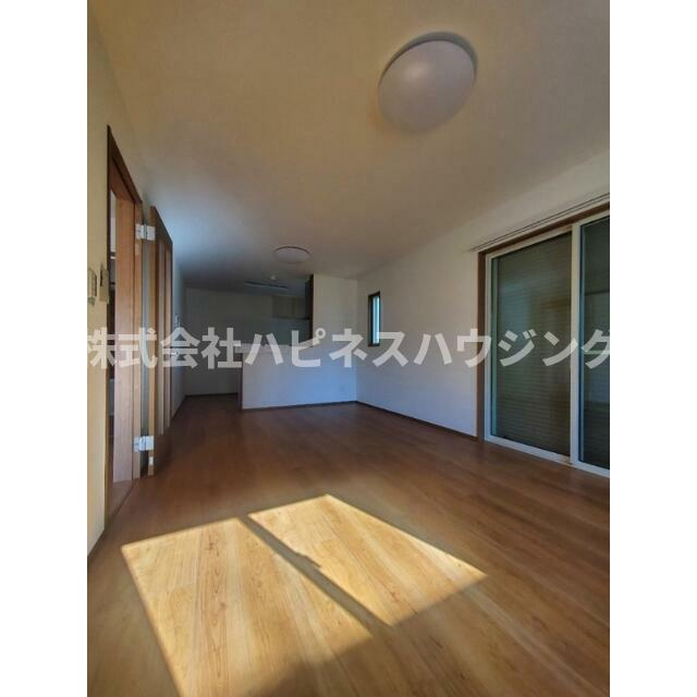グランソフィア柏市南逆井１丁目　Ａ(グランソフィアカシワシミナミサカサイイッチョウメエー)の居間・リビング
