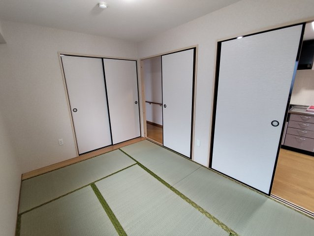 モノリスの和室