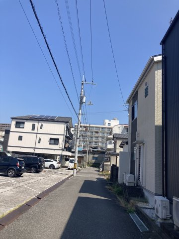 「子育て＆買い物に恵まれた好立地」高知市百石町　新築建売12の前面道路含む現地写真|周辺環境は、静かな住宅街。落ち着いた暮らしを叶えます。