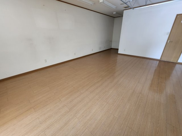 メゾン東生駒（YD3番館）の居間・リビング