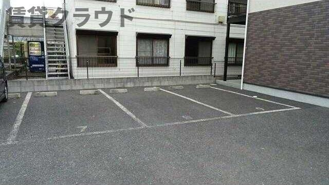 トルーブ八幡(トルーブヤワタ)の駐車場