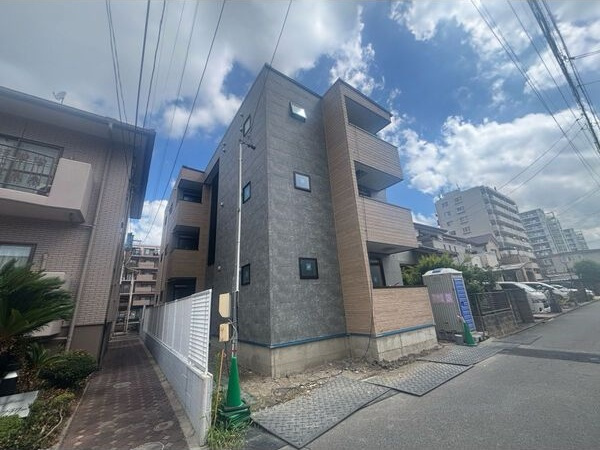 ルミエールM平安通のエントランス