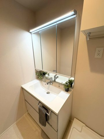 エアタワーＫＯＭＡＥの洗面所|写真はモデルルーム仕様です。家具・インテリア等は付いておりません。