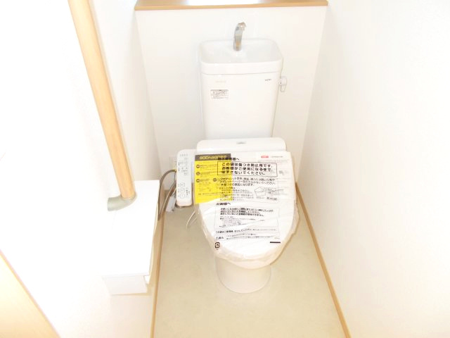 ハートフルタウン前橋市駒形町27番　B号棟のトイレ|【イメージ画像】1階トイレです。清潔感のある白を基調としています。
温水洗浄・便座暖房機能の付いた快適なトイレです☆