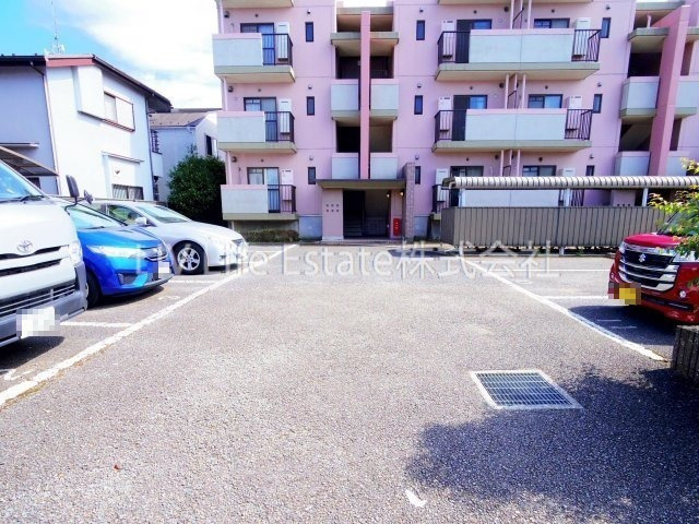 東大和市上北台３丁目の賃貸マンションの駐車場