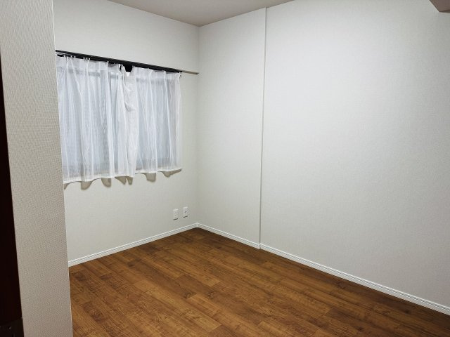 ライオンズマンション八王子第８の子供部屋|～4.7帖の洋室です～