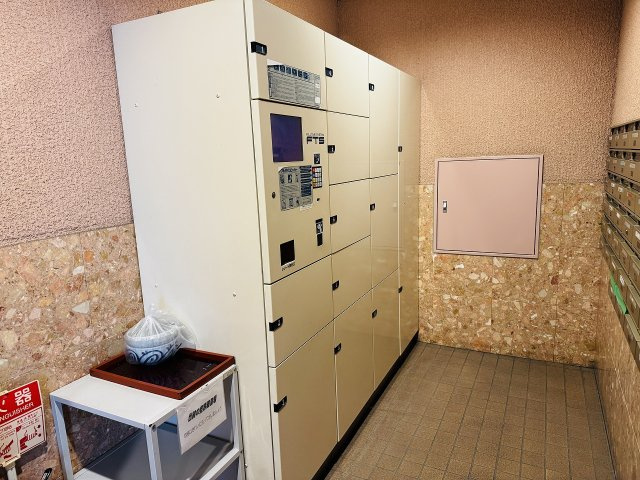 ライオンズマンション八王子第８の設備|～不在時の荷物受け取りに大変便利な宅配BOX～