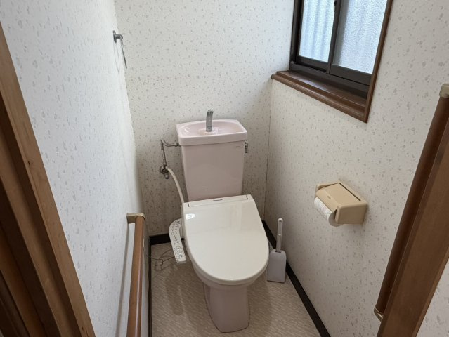 西条市喜多川531-6　中古住宅のトイレ
