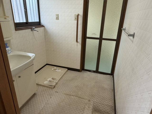 西条市喜多川531-6　中古住宅の脱衣所