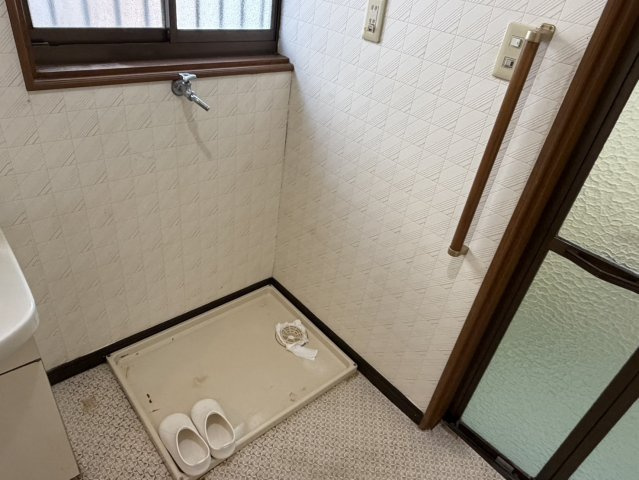 西条市喜多川531-6　中古住宅の洗面所