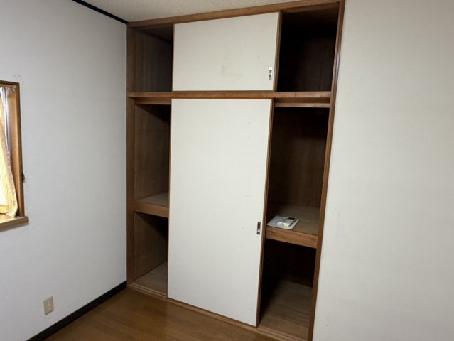 西条市喜多川531-6　中古住宅の収納