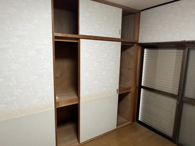 西条市喜多川531-6　中古住宅の収納