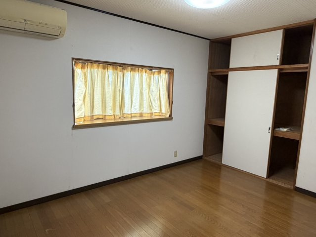 西条市喜多川531-6　中古住宅の洋室