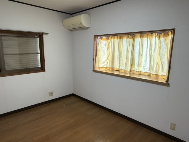 西条市喜多川531-6　中古住宅の洋室