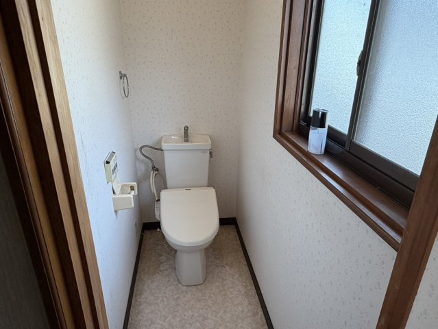 西条市喜多川531-6　中古住宅のトイレ