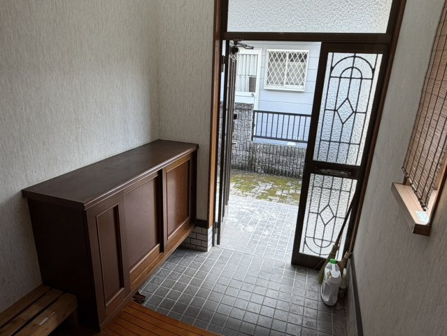西条市喜多川531-6　中古住宅の玄関