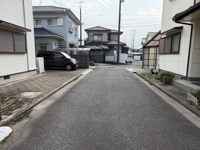 西条市喜多川531-6　中古住宅の前面道路含む現地写真