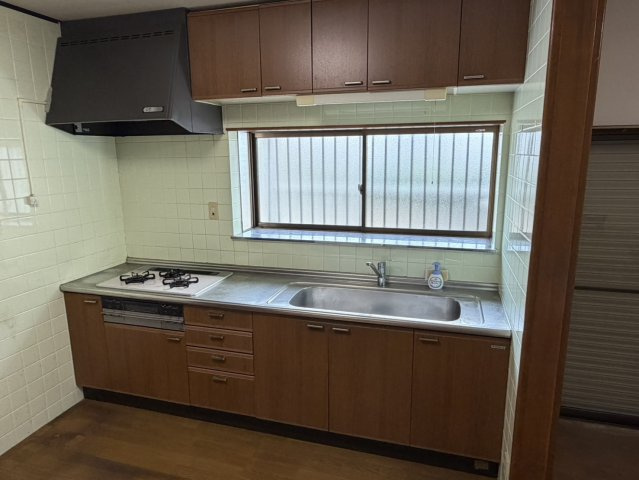 西条市喜多川531-6　中古住宅のキッチン