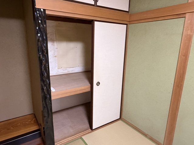 西条市喜多川531-6　中古住宅の収納