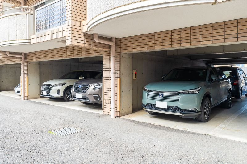 カーザ・エッチェルサ世田谷の駐車場