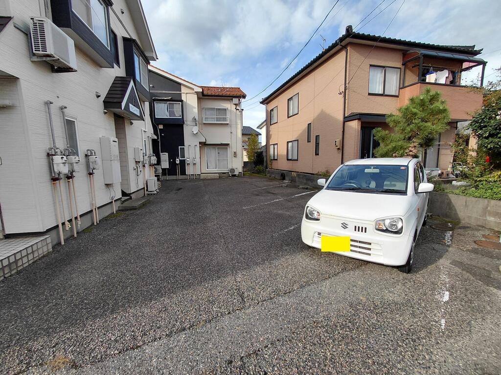 ツインハウスBの駐車場