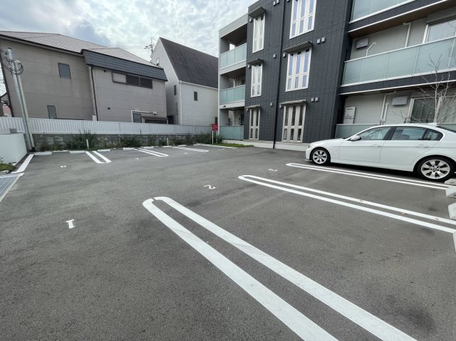 カリーノディモーラの駐車場