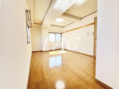 【居間・リビング】 | 寺町Ｖｉｖｉｅｎｄａ | 洋室のお部屋です。