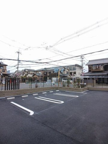 ジュネス　エアリーの駐車場