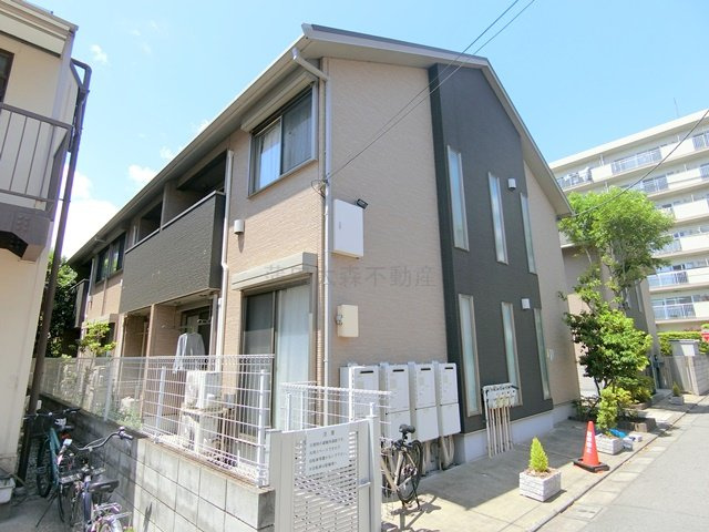 シュタールヒュッテA棟の外観|2013年2月築　木造地上2階建て人気賃貸アパート　京急本線梅屋敷駅最寄りの東京都大田区北糀谷1丁目　耐震制震構造のMGEO　24時間緊急通報システム付