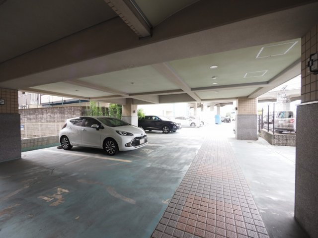 パークモダン高井田の駐車場