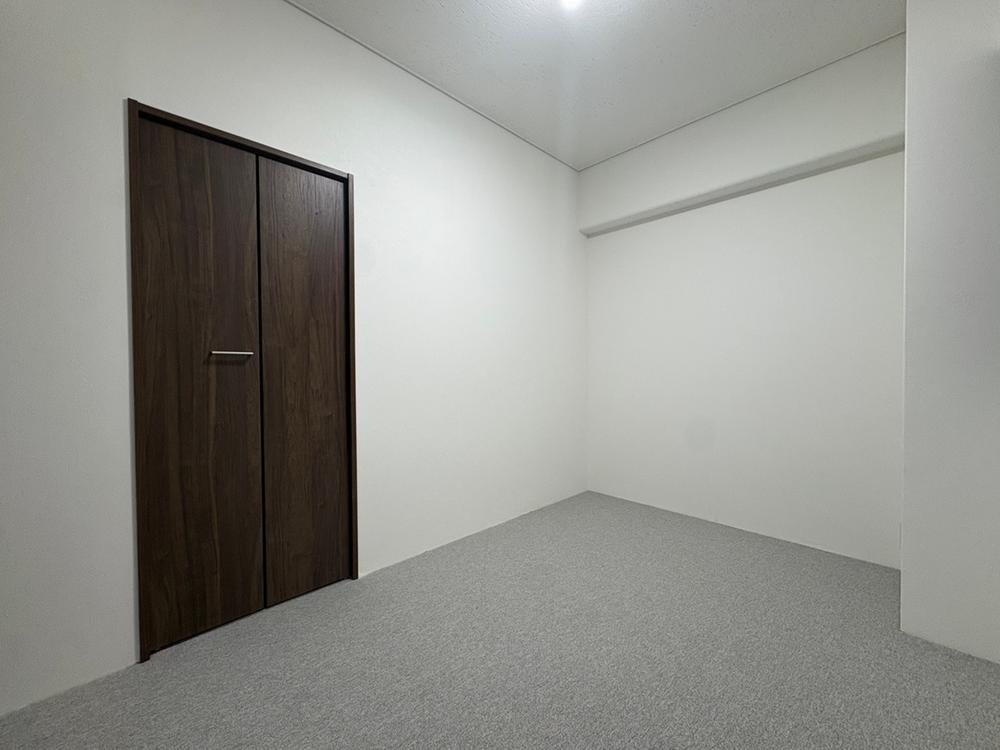香里グランド日光ハイツの洋室|洋室4.25帖
■物件内覧・資金計画相談・住宅ローン相談、リフォーム相談、お問合せ受付中■
※当日・翌日のご内覧、ご相談はお電話でのお問合せがスムーズです！