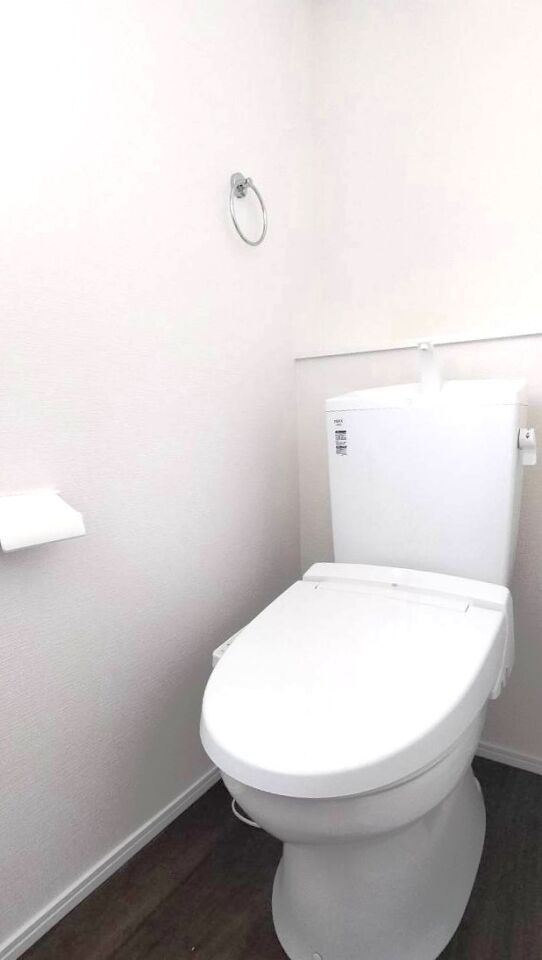 南区八分字町6期　1号棟のトイレ|2か所にトイレがあり、来客時での使い分けも可能です