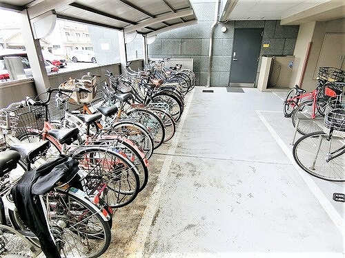 リビンコートプライム奉還町のその他|駐輪場　※2024年6月撮影