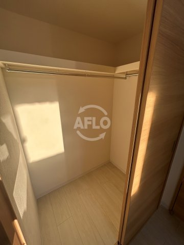 フロンティアコート堺筋本町の収納|フロンティアコート堺筋本町　ウォークインクローゼット