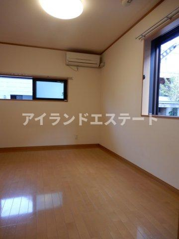 ドマーニ東が丘2　南東向き　独立洗面台　駅近の居間・リビング