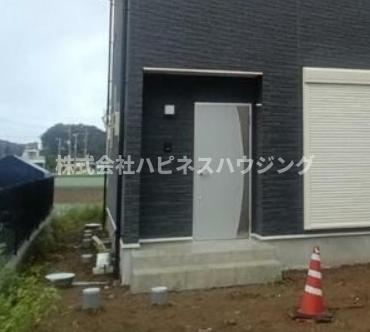 グランソフィア柏市南逆井１丁目　Ｄ(グランソフィアカシワシミナミサカサイイッチョウメ)の玄関