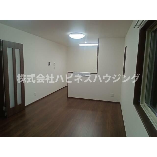 グランソフィア柏市南逆井１丁目　Ｄ(グランソフィアカシワシミナミサカサイイッチョウメ)の居間・リビング