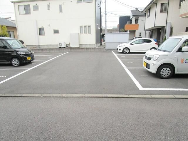 ルーシッドコートⅡの駐車場