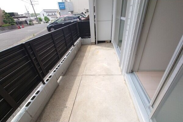 ハイツ高根のバルコニー