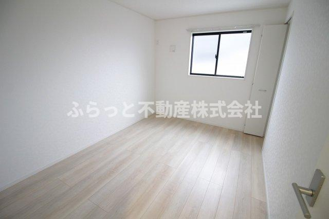 クレイドルガーデン土浦市若松町第2の洋室|明るい洋室です